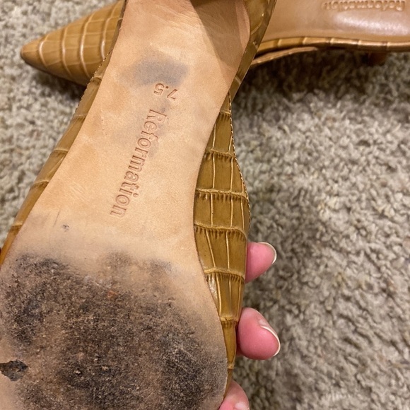 Reformation Women’s Wilda Crocodile Leather Mules Tan Size 7.5 Slip On Heels - Picture 4 of 8